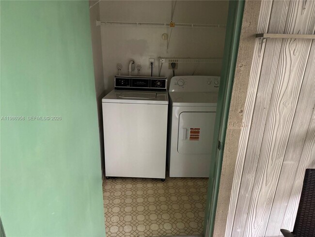 Building Photo - 10419 E Clairmont Cir