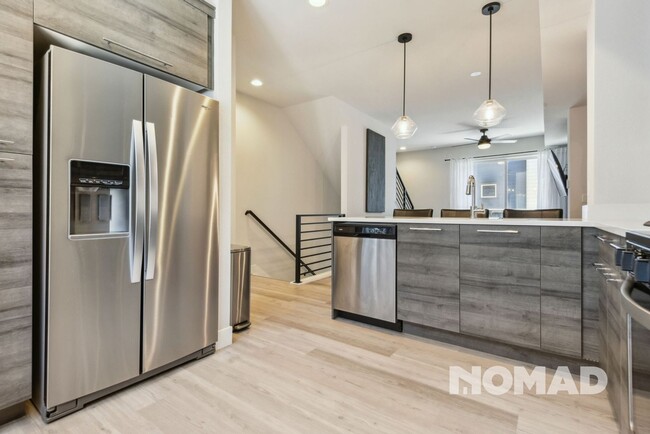 Building Photo - Modern 2 Bed + Office, 2.5 Bath Townhome |...