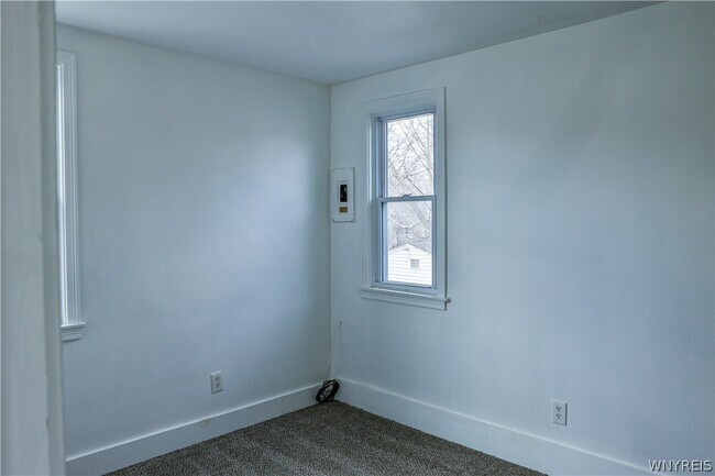 Building Photo - 21 Center St