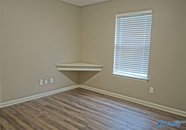 Building Photo - 212 Turnbrook Dr SW