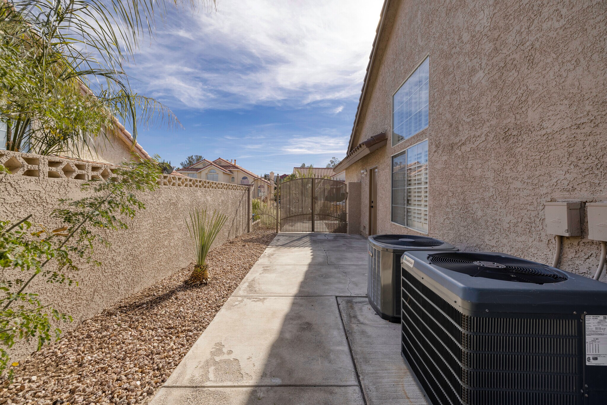Building Photo - 8640 Inwood Dr