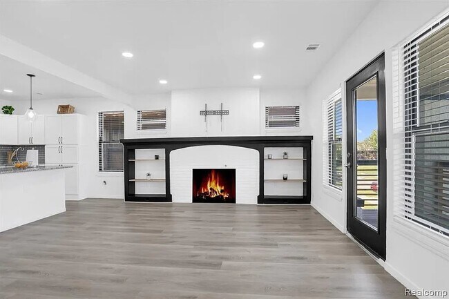 Building Photo - 2641 Monterey St