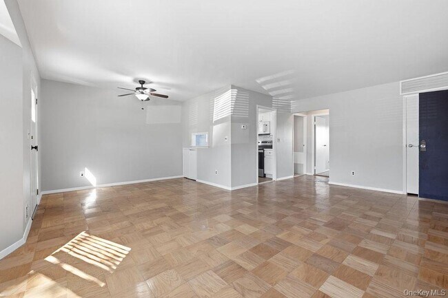 Building Photo - 16 D Essex Pl