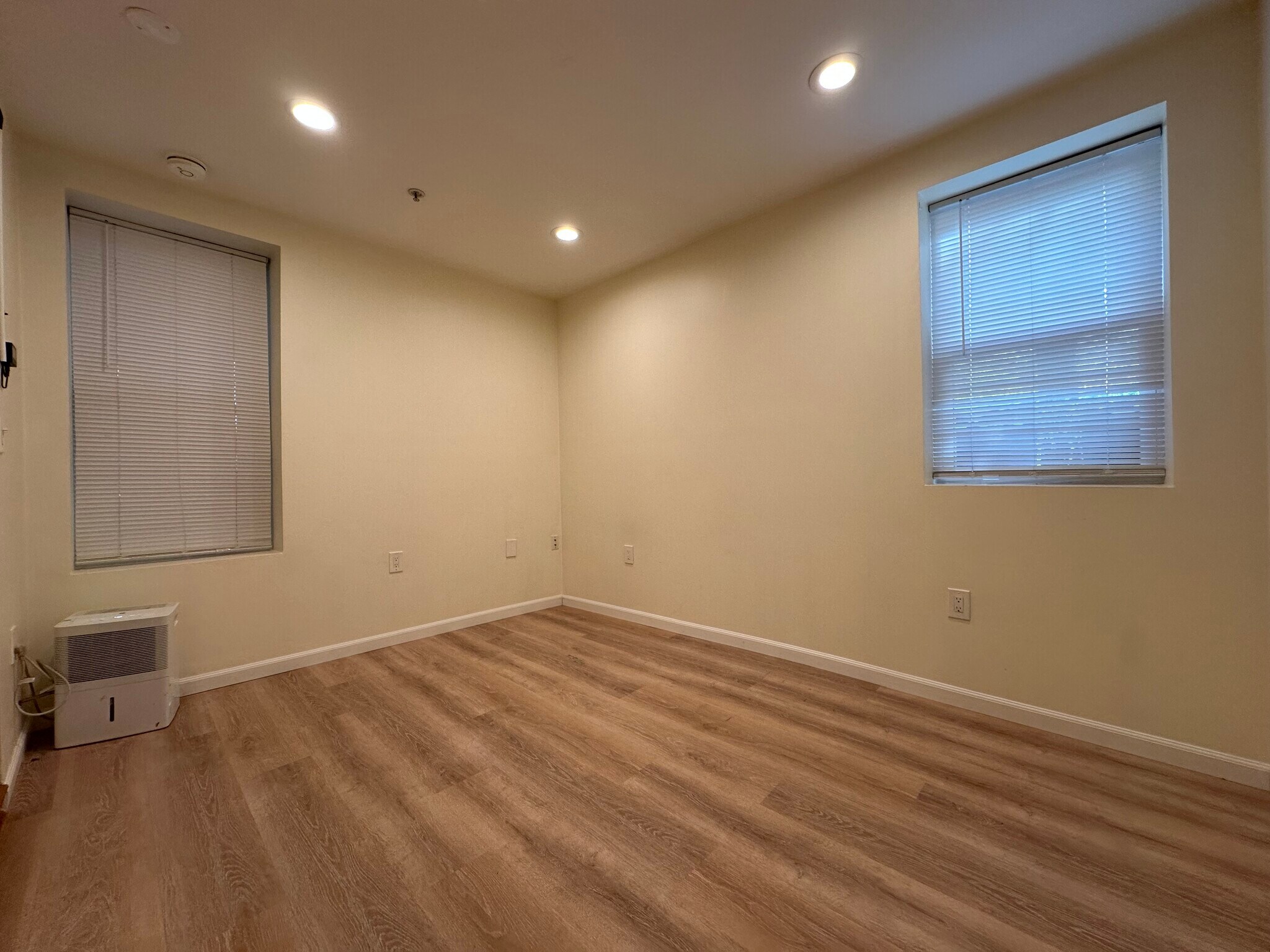 Building Photo - 1805 Beacon St