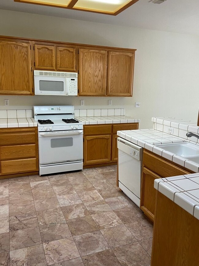 Building Photo - Bentley Square - Gated 3 Bdrm+office