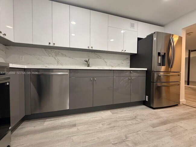 Building Photo - 1890 S Ocean Dr