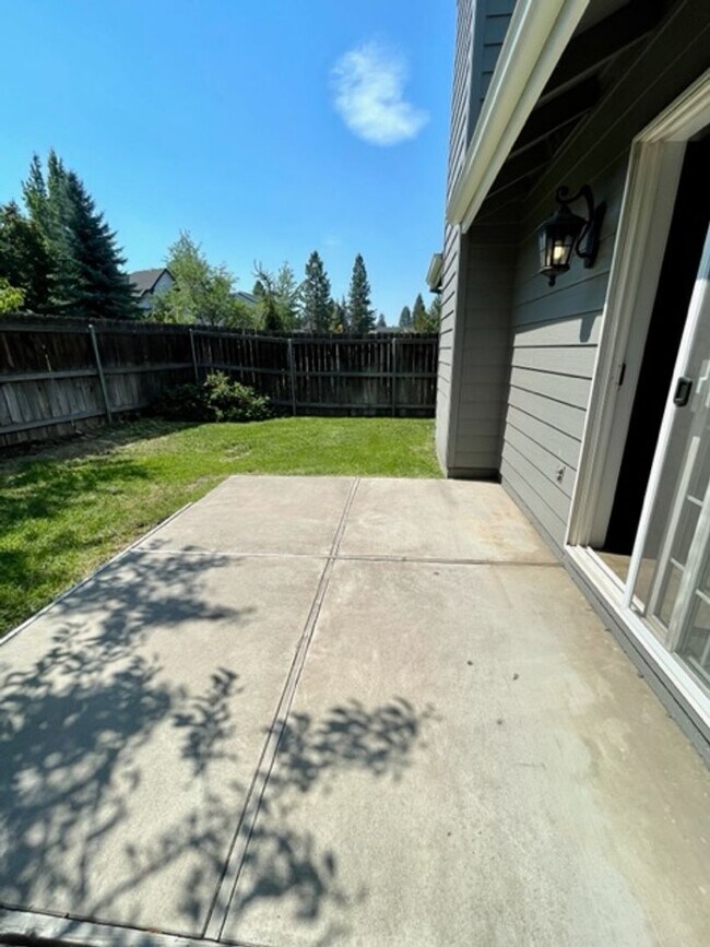 Building Photo - **Charming Midtown Single-Level Home on a ...