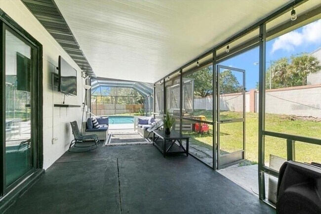 Building Photo - 2506 Bali Cir