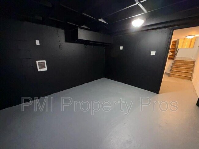 Building Photo - 9031A N 95th St