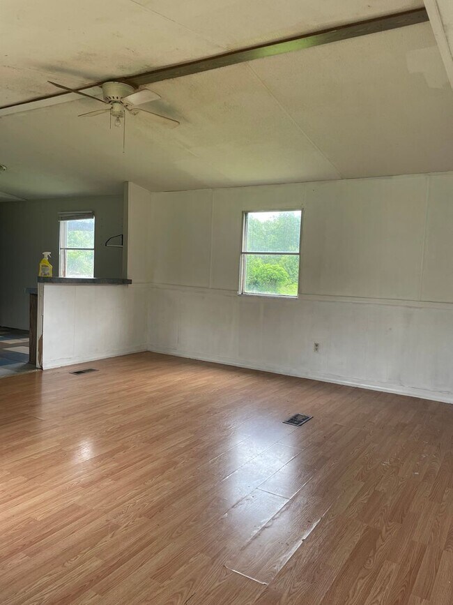 Building Photo - 4 BR 2 Bath 1,216 sq ft singlewide mobile ...