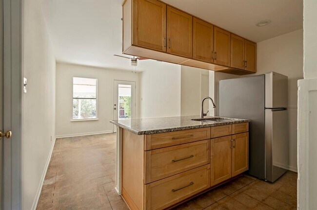 Building Photo - 6709 Tampa Cove