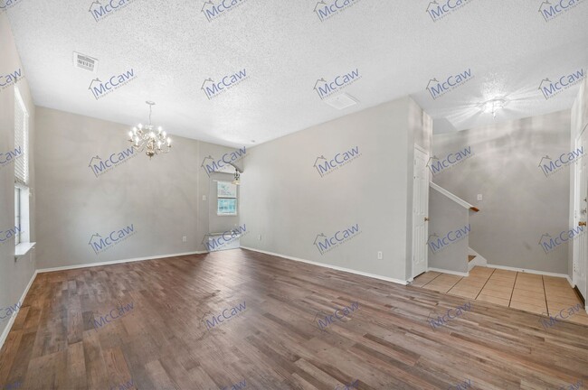 Building Photo - Spacious 4/2.5 Home in Fort Worth!