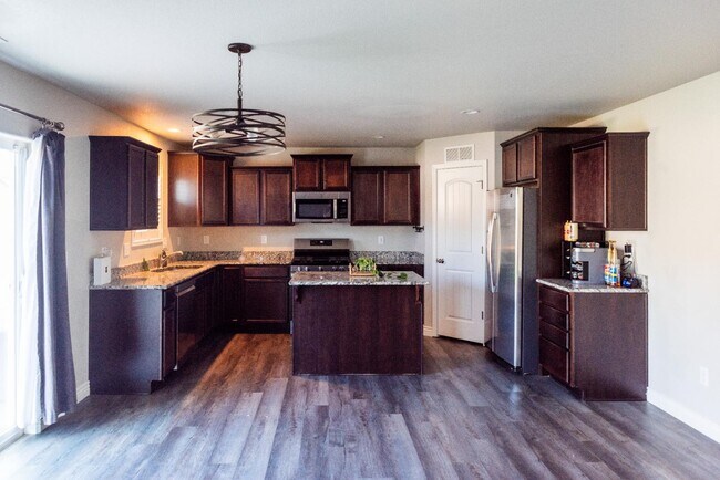 Building Photo - 10744 Traders Pkwy