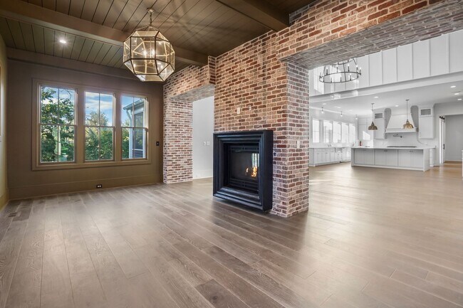 Building Photo - 3311 Skyline Dr