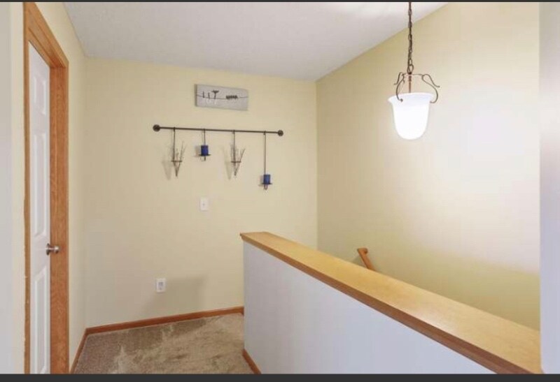 Building Photo - 3239 Oak View Dr