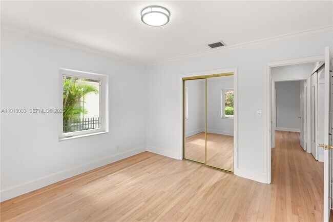 Building Photo - 3018 Coconut Grove Dr