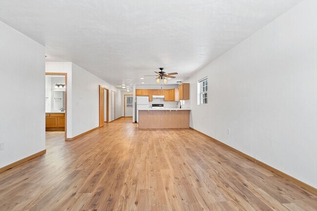 Building Photo - 363 Meadow View Rd