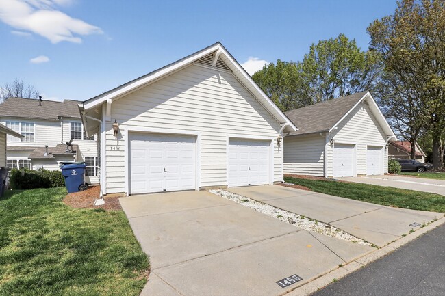 Building Photo - 1456 Stonedown Ln