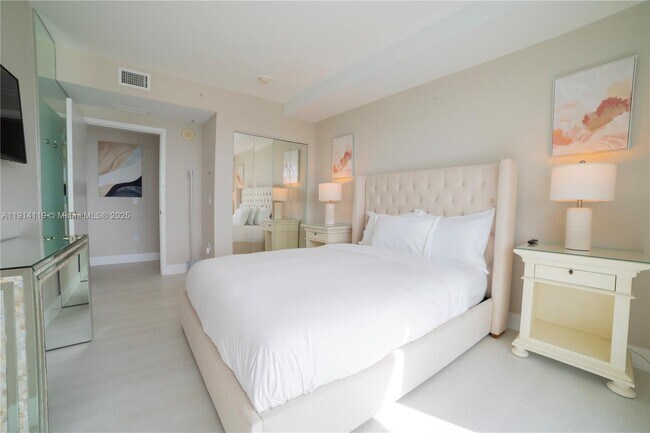 Building Photo - 6700 Indian Creek Dr