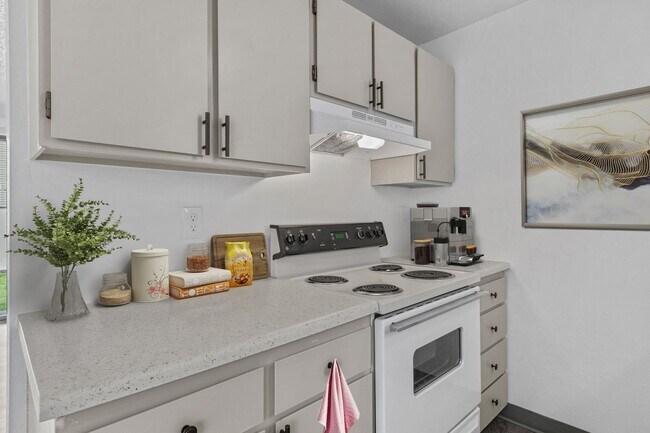 Building Photo - Free rent through June! Amazing one bedroo...