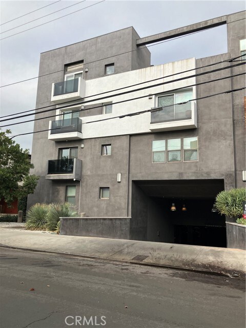 Building Photo - 11925 Kling St