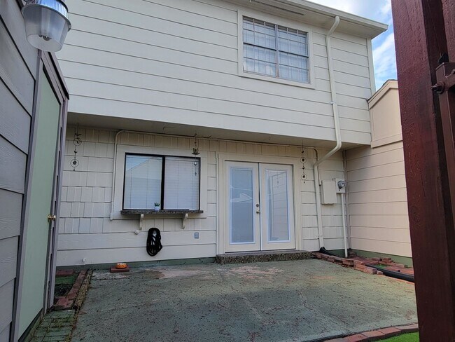 Building Photo - 10813 Sandpiper Dr