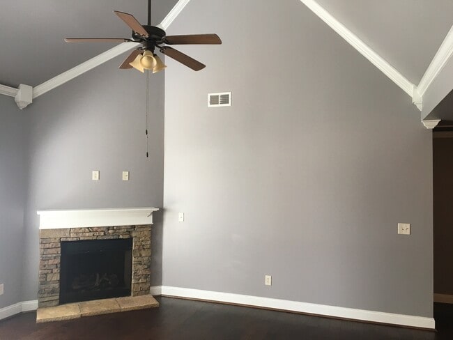 Building Photo - For Rent