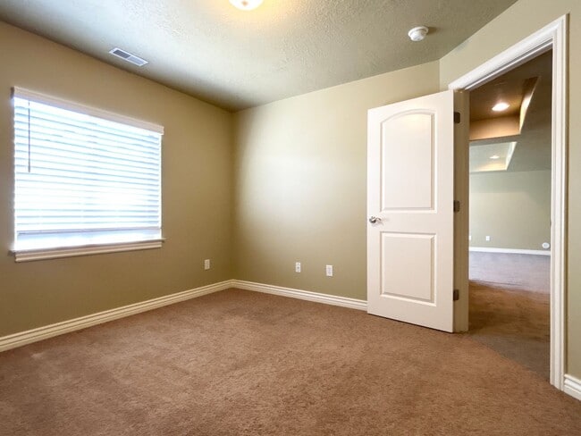 Building Photo - Beauty & Space on Premium Corner Lot!