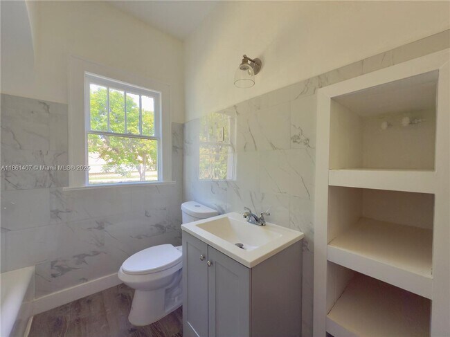 Building Photo - 651 NW 47th Terrace