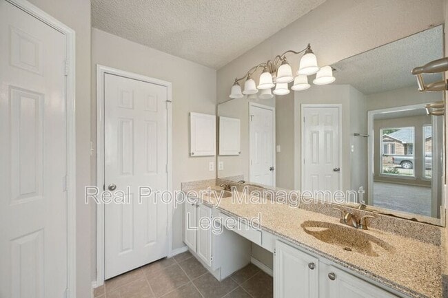 Building Photo - 817 Sewell Dr