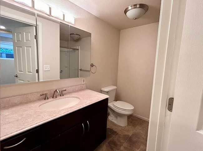 Building Photo - Upper Rainier Beach Home