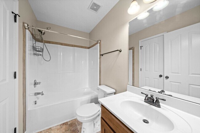 Building Photo - Pet Friendly Three Bedroom with Bonus!