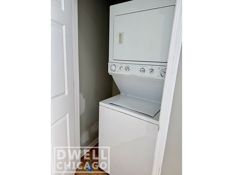 Building Photo - 1013 W 19th St