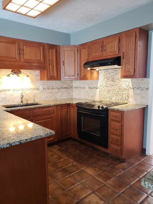 Building Photo - 1894 S Foothill Dr