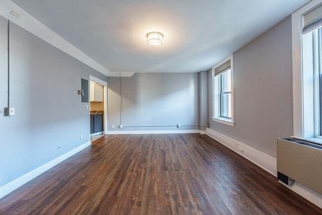 Building Photo - Spacious 1BR Condo with Utilities Included at Kimball Towers