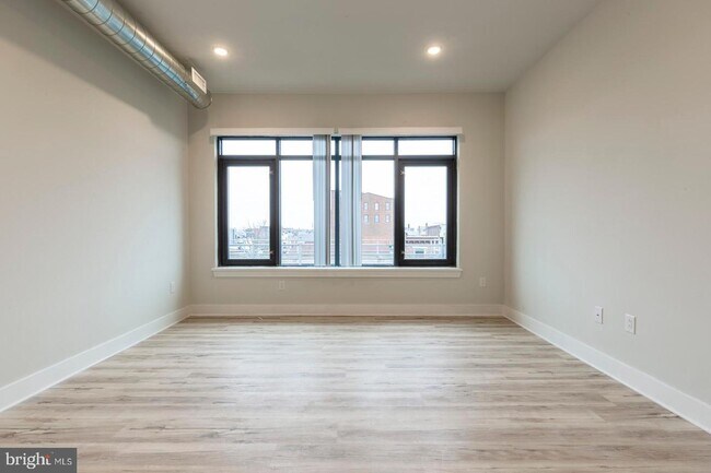 Building Photo - 2440 Kensington Ave