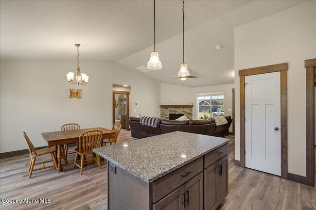 Building Photo - Beautiful home in Post Falls