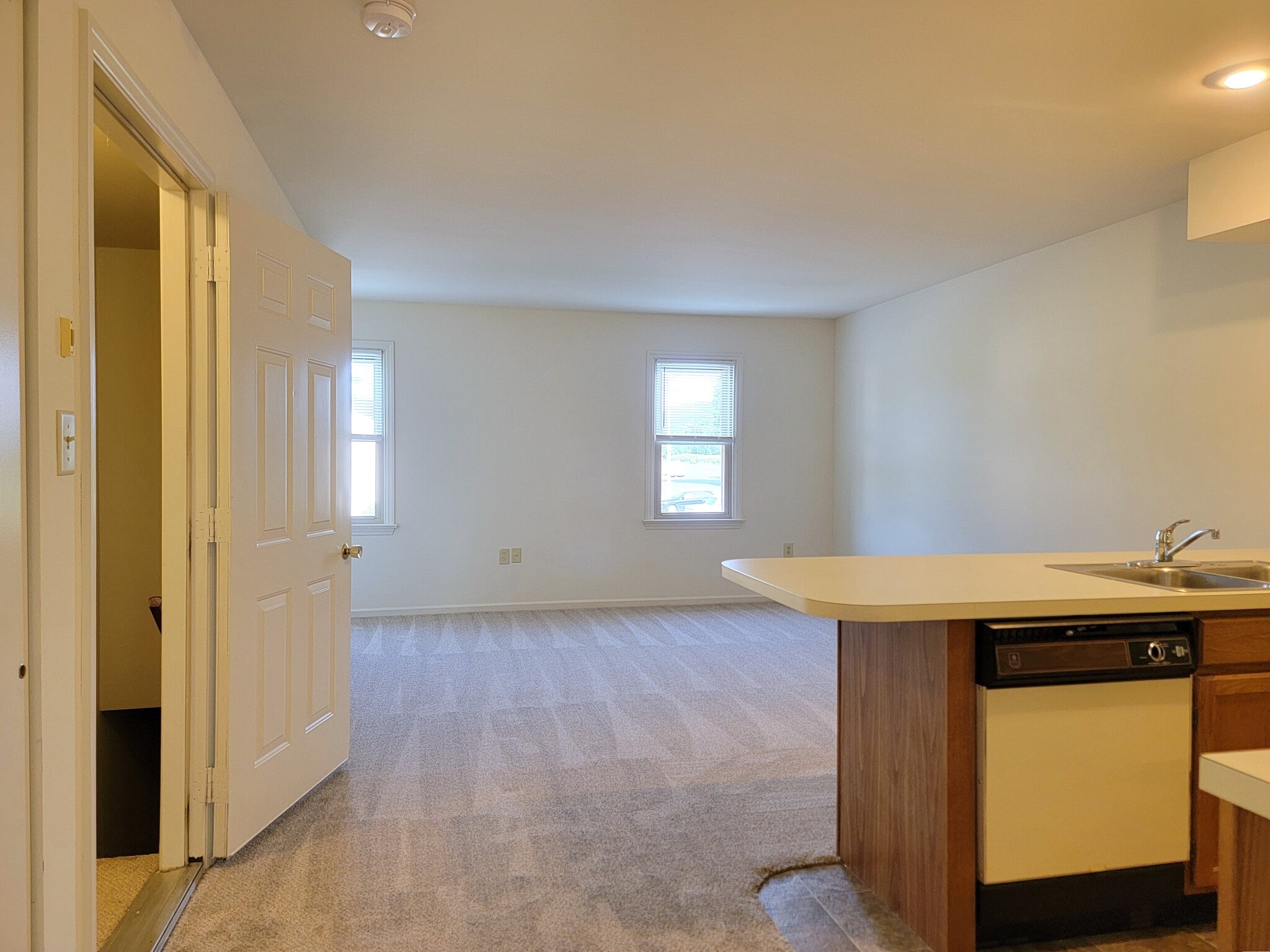 Building Photo - 685 Brunnerville Rd