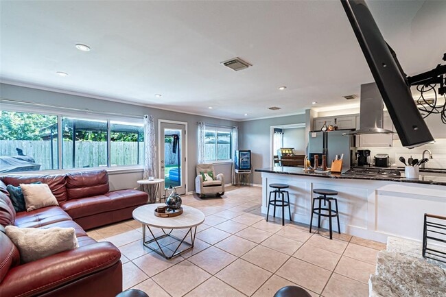 Building Photo - 5611 Winding Way Dr