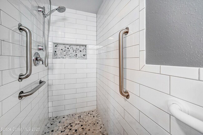 Building Photo - 409 Finch Dr