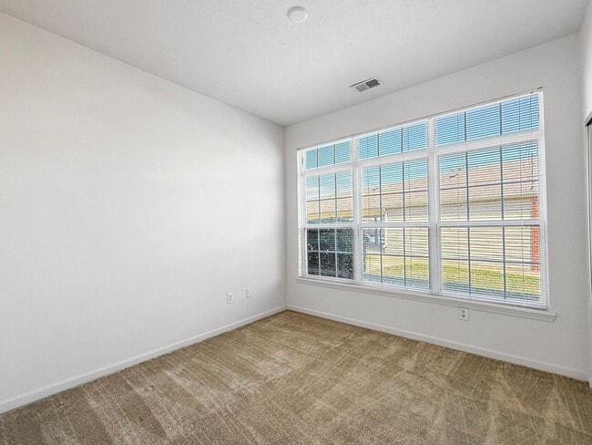 Building Photo - Grand Lakeside Escape: Spacious 3-Bedroom Retreat in Lakeshore Community