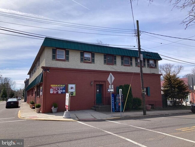 Building Photo - 102 Delaware Rd