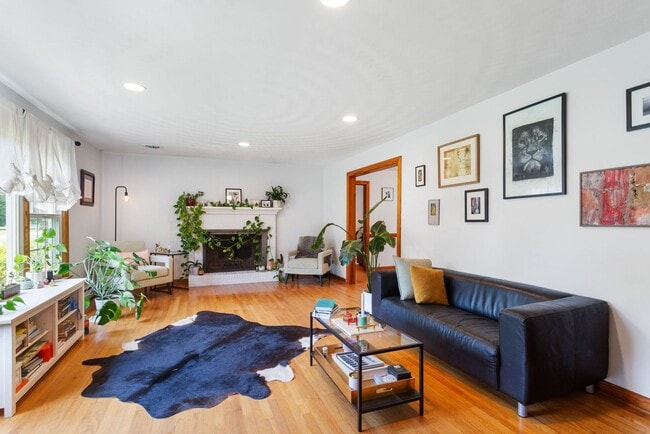Building Photo - Thoroughgood