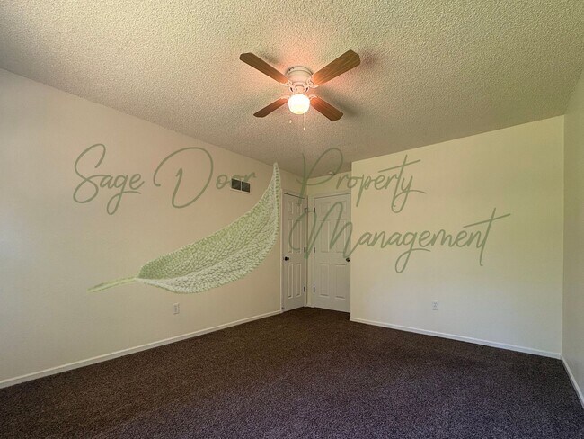 Building Photo - SPACIOUS TOWNHOME WITH GARAGE!!!