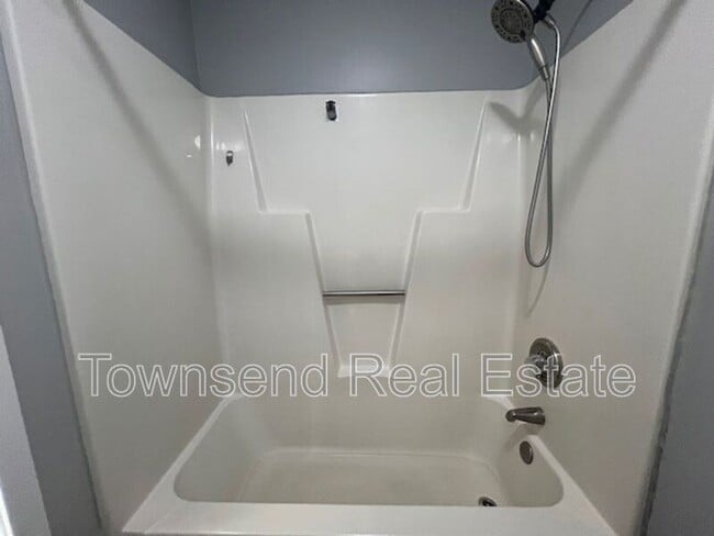 Building Photo - 5831 Waters Edge Dr