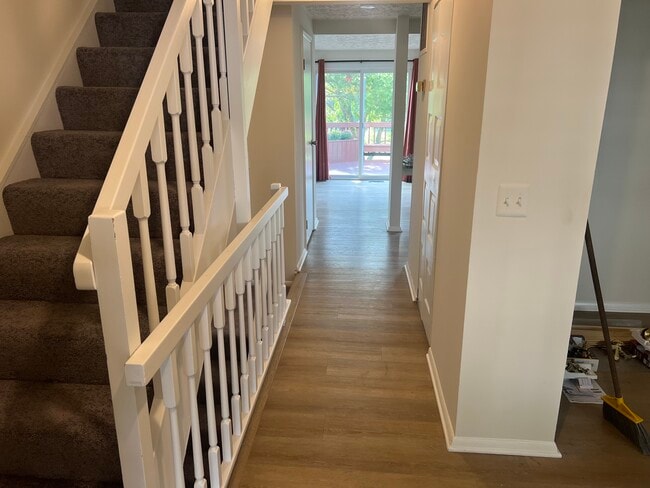 Building Photo - 2916 Bridgehampton Ct