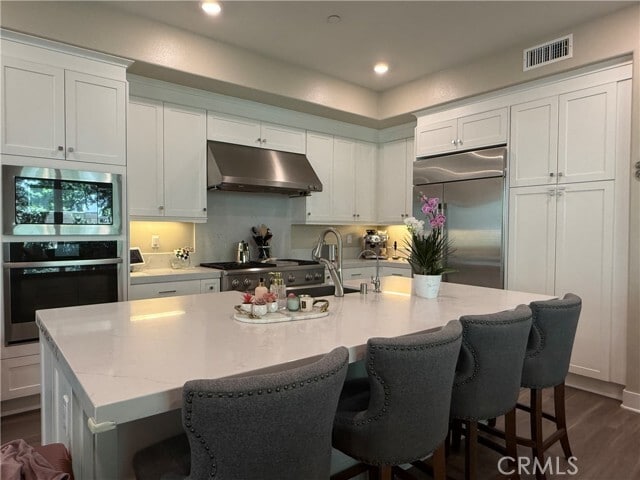 Building Photo - 110 Source