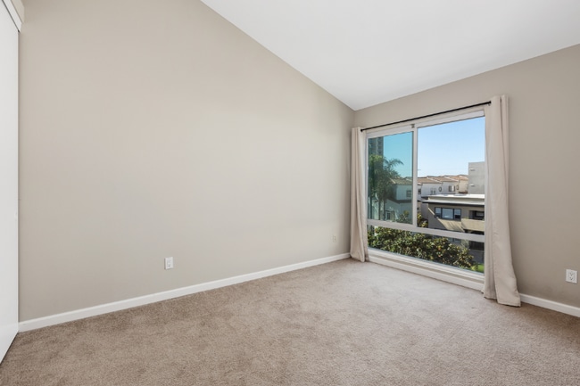 Building Photo - 3633 Indiana St