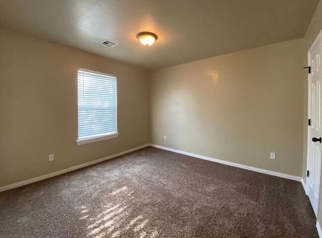Building Photo - First Month Free!  Freshly Remodeled - New...