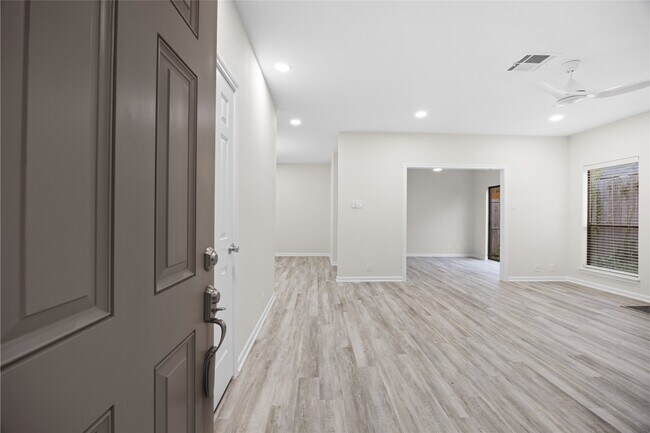 Building Photo - 2668 Bering Dr